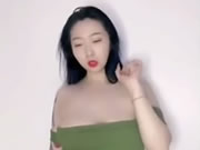 Asiatique Gros seins Fille Danse